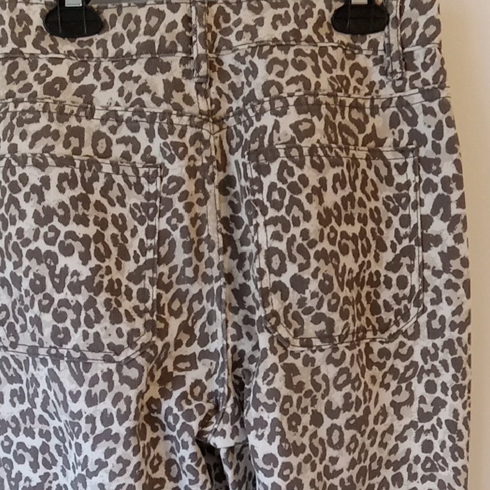 Cheetah Print Wide-Leg Jeans - Picture 4 of 6